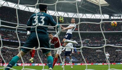 Harry Kane marcou o gol da vitória sobre o Arsenal.