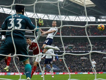 Harry Kane marcou o gol da vitória sobre o Arsenal.