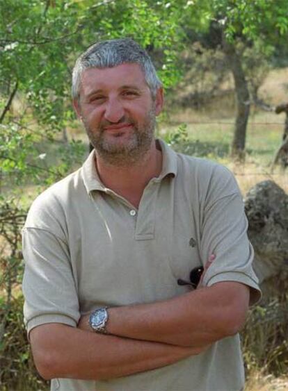 Enrique Baquedano, en el yacimiento arqueológico de Pinilla del Valle.