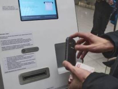 La compañía de intercambio de bitcoins Mt.Gox, uno de los mayores mercados mundiales de la divisa virtual, se declaró hoy en quiebra en un tribunal de Tokio después de haber anunciado su cierre indefinido esta semana, informó la agencia Kyodo. EFE/Archivo