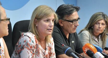 María José García Pelayo, rodeada de sus concejales, en el Ayuntamiento de Jerez.