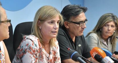 Mar&iacute;a Jos&eacute; Garc&iacute;a Pelayo, rodeada de sus concejales, en el Ayuntamiento de Jerez.