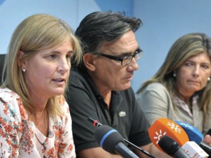 Mar&iacute;a Jos&eacute; Garc&iacute;a Pelayo, rodeada de sus concejales, en el Ayuntamiento de Jerez.