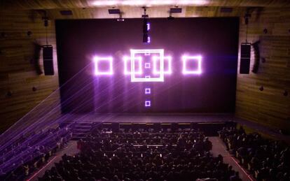 Actuación del artista Robert Henke Lumiére durante el festival LEV de Gijón, en 2014.