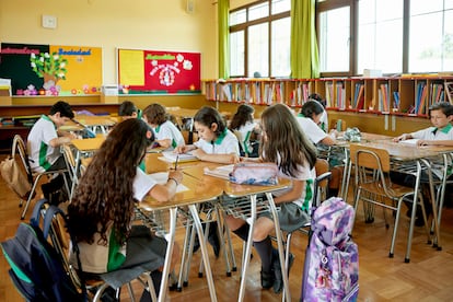 Niños en un salón de clases en Chile.