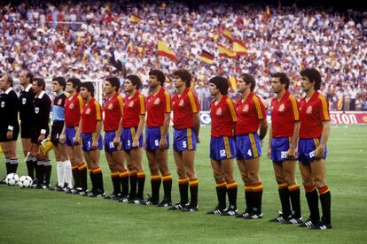 Selección española de fútbol en el mundial de España 82. Luis Arconada, José Antonio Camacho, Juanito, Santillana, Rafael Gordillo, José Ramón Alexanko, Miguel Tendillo, Santiago Urquiaga, Miguel Angel Alonso, Quini y Jesús María Zamora.