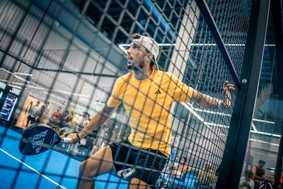 El jugador de pádel, Ale Galán, entrena en la M3 Pádel Academy de Leganés, Madrid.