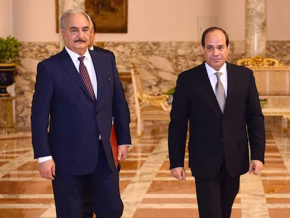 Hafter y Al Sisi en el palacio presidencial de El Cairo. 