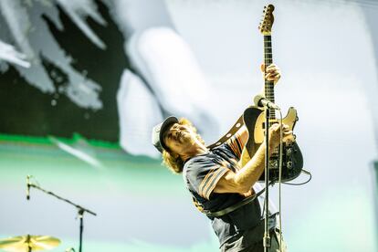 Eddie Vedder en un momento del concierto de Pearl Jam anoche en Mad Cool, Madrid.