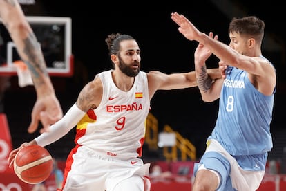 Ricky Rubio, ante Laprovittola en los Juegos de Tokio.