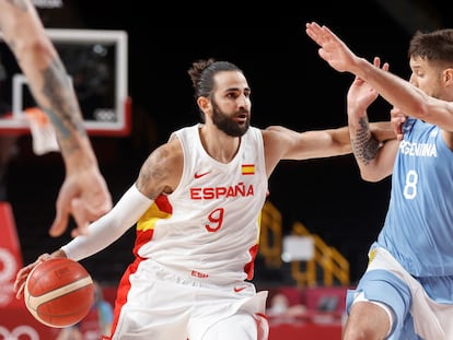 Ricky Rubio, ante Laprovittola en los Juegos de Tokio.