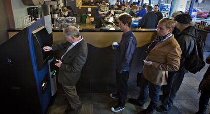 Primer cajero automático de bitcoins, en un bar canadiense.
