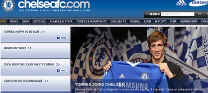 Fernando Torres posa con la camiseta del Chelsea.