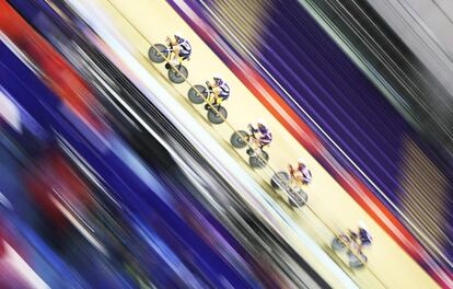 El equipo francés de ciclismo en pista se entrenan en el velódromo Sir Chris Hoy, en Glasgow (Escocia), antes del comienzo del Campeonato Europeo.