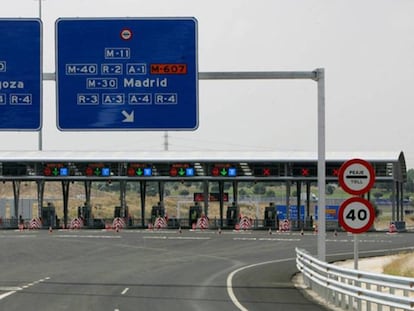 Cabinas de peaje de la autopista madrileña M-12.