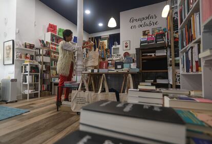 Laura Riñón, el martes en su librería.