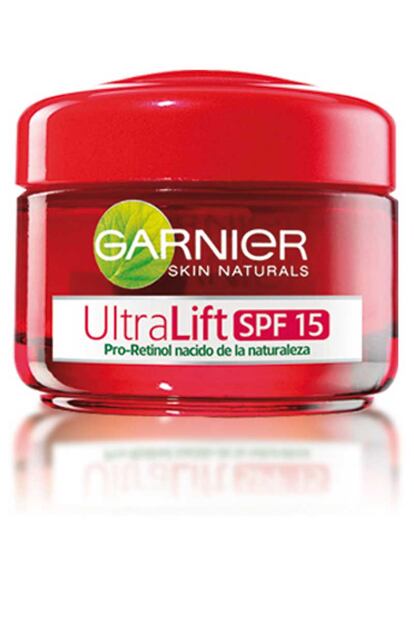 El tratamiento antiarrugas diario más completo y eficaz a base de retinol. Es UltraLift SPF15 de Garnier, con protección solar para evitar el fotoenvejecimiento. Ideal para aquellas que buscan hidratación y una piel más lisa en un solo paso. Cuesta 12,49 euros.