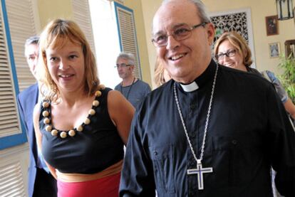 Leire Pajín y el cardenal cubano Jaime Ortega, en la sede del Arzobispado de La Habana.