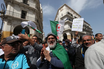 Protesta del movimiento democrático Hirak en el centro de Argel, el 9 de abril de 2021.