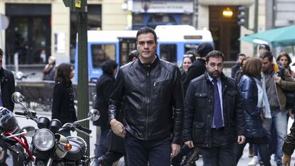 Sánchez antes de una reunión este lunes.