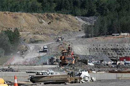 Obras de construccin de la autopista Eibar-Vitoria en territorio alavs.