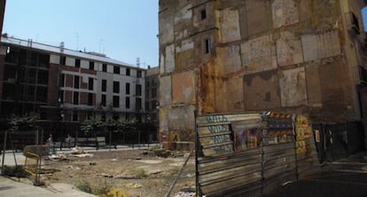 El solar situado en la calle Mallorquins donde debía de haberse construido la oficina asociada al Servef.