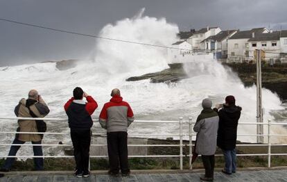 Efectos de temporales en el puerto de Rinlo en Lugo