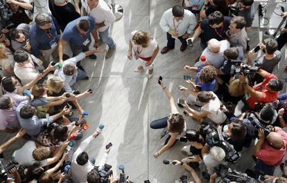 La presidenta de la Junta de Andalucía, Susana Díaz, hace declaraciones a su llegada al Congreso Federal del PSOE.