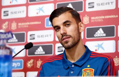 Dani Ceballos, en su rueda de prensa con la selección española.