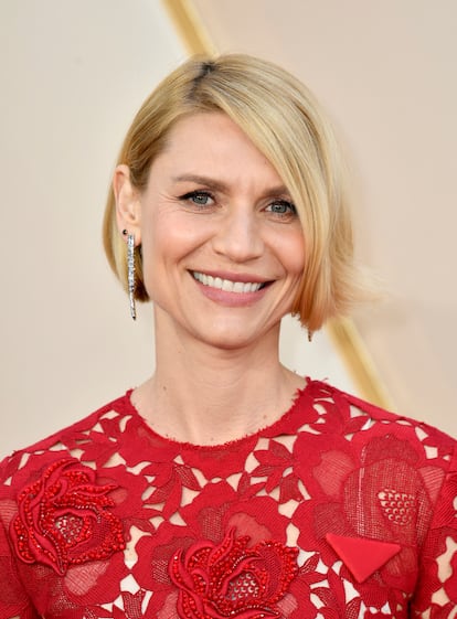 Claire Danes. “No estaba lista para ello”. Antes de que Kate Winslet se convirtiera en reina del mundo junto a Leonardo DiCaprio en la proa del 'Titanic', el director James Cameron le ofreció el rol de Rose a Danes, que ya había demostrado su química con Leo en 'Romeo + Julieta'. La pareja de actores, que compartía el mismo manager, decidió al unísono si aceptar o no la propuesta. Mientras que DiCaprio dijo ‘sí’ a convertirse en una estrella global de manera instantánea, Danes prefirió continuar sus estudios de Psicología y apostar por una carrera de perfil algo más bajo. No le ha ido mal: en su vitrina descansan cuatro globos de Oro y tres premios Emmy gracias a series como 'Homeland'.
