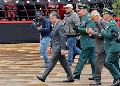 Petro, participa en la conmemoración de su primer aniversario  tras  escándalo de su hijo y conflictos internos.