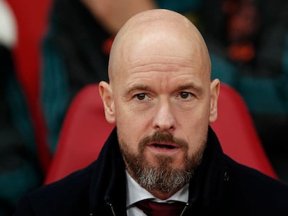 Erik ten Hag en el banquillo del Ajax.