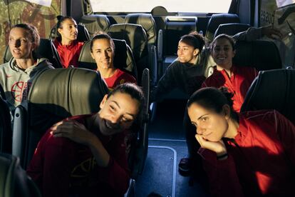 Vuelta al hotel en el autobús tras el entrenamiento.