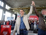 Pedro Sánchez y Carlos Martínez, el 22 de febrero en Ponferrada (León).