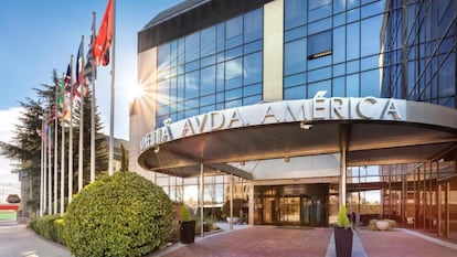 Entrance to the Meliá Avenida de América Hotel.