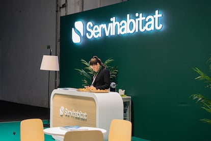 Stand de Servihabitat en una feria inmobiliaria