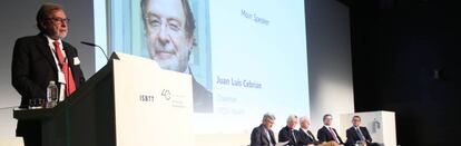 El presidente del grupo Prisa y EL PA&Iacute;S, Juan Luis Cebri&aacute;n, habla en la ponencia acerca de los efectos de la digitalizaci&oacute;n en la econom&iacute;a. 