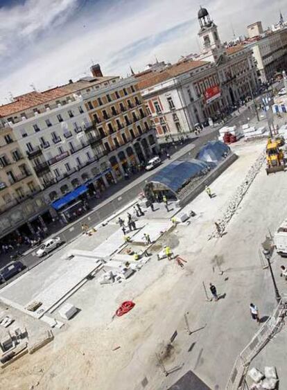 En el centro de Sol está la entrada principal, un templete de 12,50 metros de longitud y dos bóvedas de 4,5 y 2,6 metros de alto.