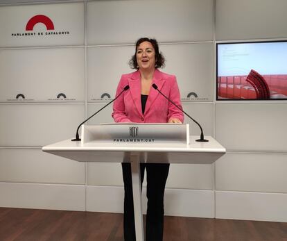 La portavoz del grupo parlamentario socialista, Alícia Romero, en rueda de prensa en la Cámara catalana.