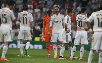 Los jugadores del Madrid al finalizar el partido
