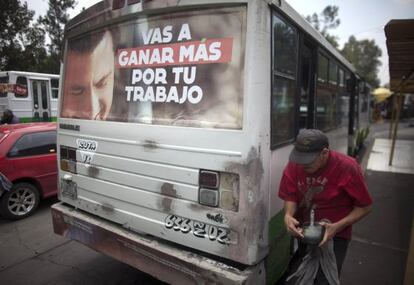 Propaganda del PRI, en un autobús en la capital mexicana.