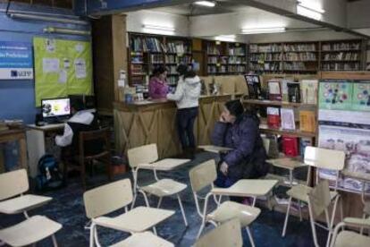 Biblioteca popular que funciona en las instalaciones del club.