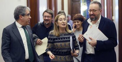 Ana Pastor con varios portavoces del Congreso, antes de su reunión.