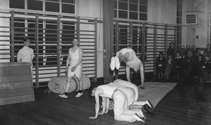 El gimnasio de la escuela técnica de Dartford (Kent, Inglaterra) en 1937