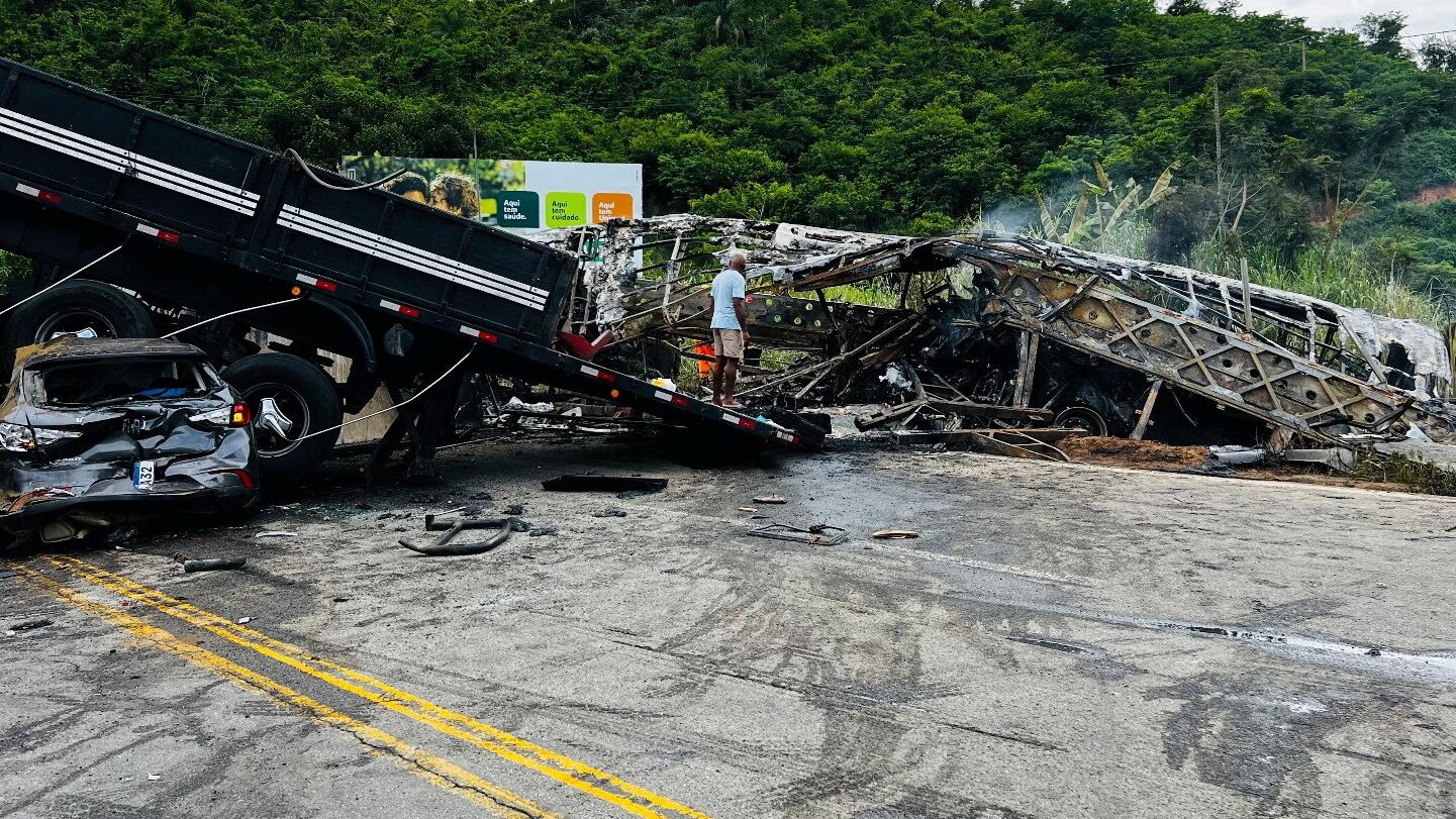 Al menos 22 muertos en un accidente de autobús en Brasil