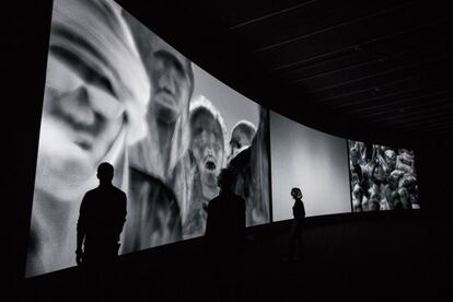 Instalación de Incoming en The Curve, Barbican Centre