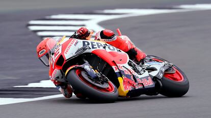 Marc Márquez durante la carrera del GP de Gran Bretaña, en Silverstone este domingo.