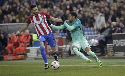 Carrasco y Neymar en el Atlético-Barça.