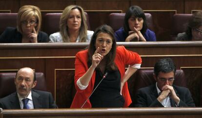 Soraya Rodr&iacute;guez interviene en la sesi&oacute;n de control al Gobierno en el Congreso.