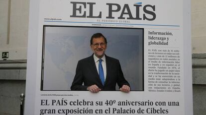 Mariano Rajoy, este martes, en la exposición de EL PAÍS.